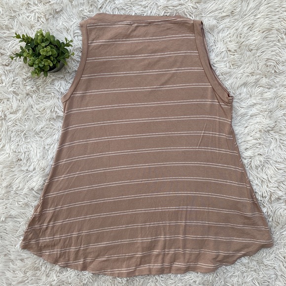Jenny Boston V-Neck Tank Top 💗 Tan & White - Picture 5 of 12